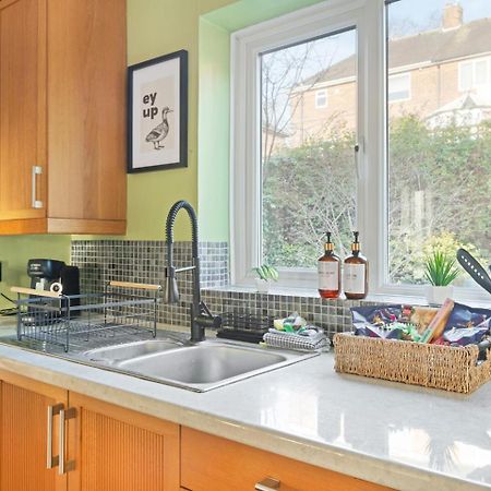 3 Bedroom House - Well Presented - Spacious - Flexible Check In - Free Parking ノッティンガム エクステリア 写真
