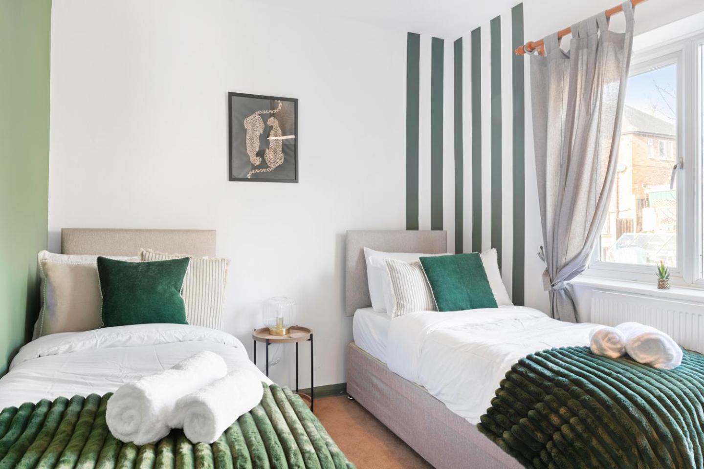 3 Bedroom House - Well Presented - Spacious - Flexible Check In - Free Parking ノッティンガム エクステリア 写真